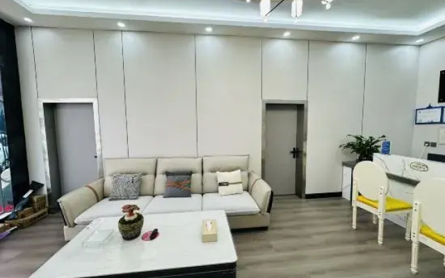 Xinxin Business Hotel, Nanxi(黔西南晶鑫商务酒店)