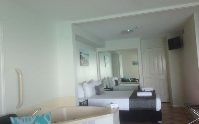 La Promenade Absolute Waterfront Apartments