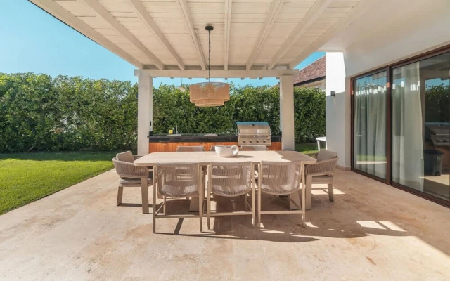 Incredible 3br Bungallow With Patio and Pool