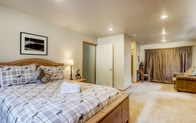 Montgomery Estates Bliss - Hot Tub, Pets, Family Fun!