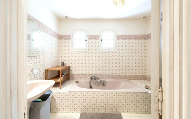 Villa With 3 Bedrooms in Septèmes-les-vallons, With Private Pool, Encl