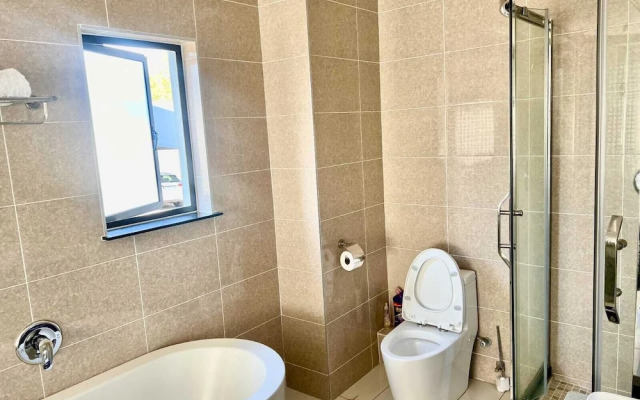 3-bedroom Luxury Apartment