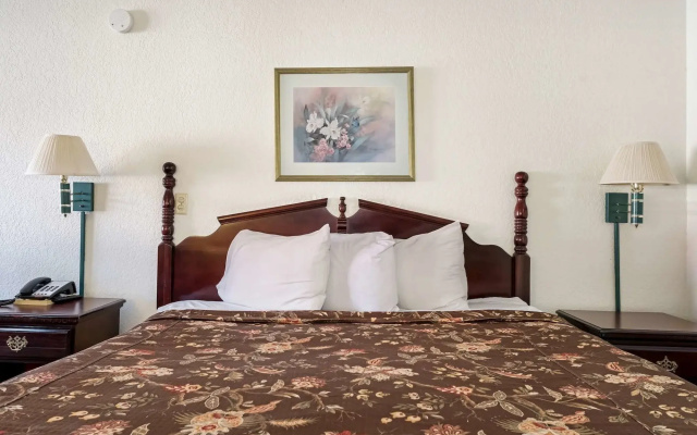 Americas Best Value Inn Paris