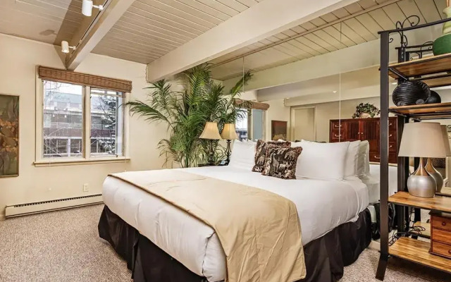 Chateau Dumont Unit 11