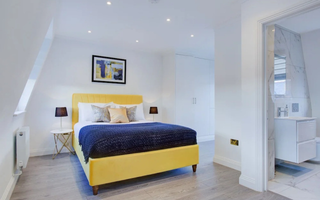 Contemporary 3-bed Apartment in Fulham, London