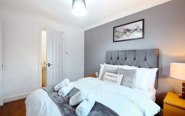 Spacious Wimbledon House Lovely Garden Parking
