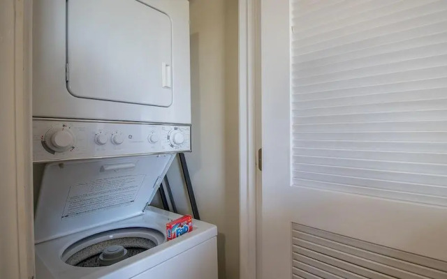 Oak Shores-Oak Shores Studio 36