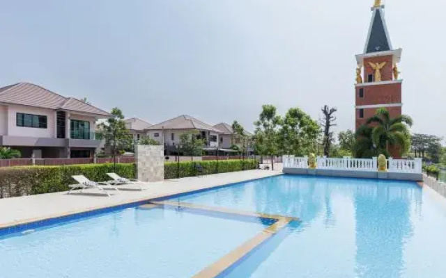 Pattaya town house three bedroom pool villa 【8 minutes drive to floating market + swimming pool】