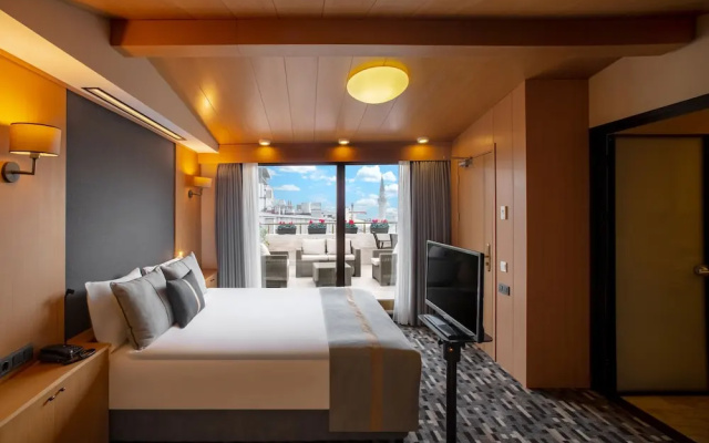 Tan Hotel