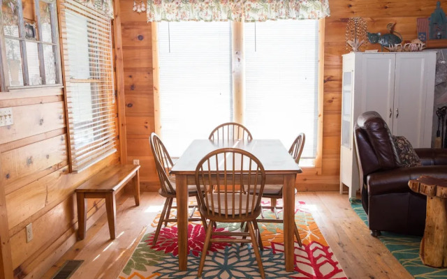 On Mountain Time - One Bedroom Cabin