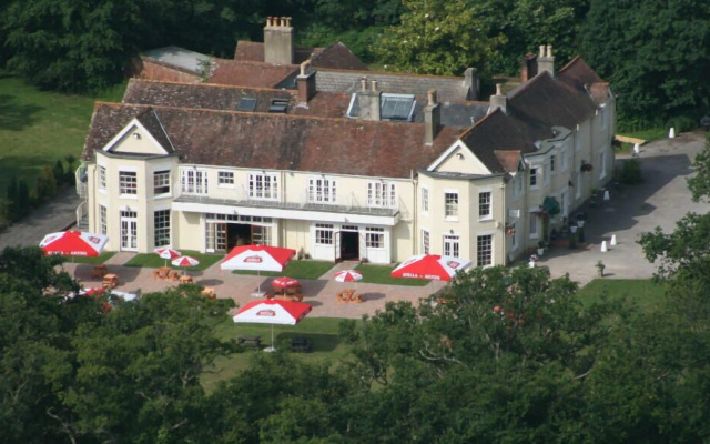 Tyrrells Ford Hotel