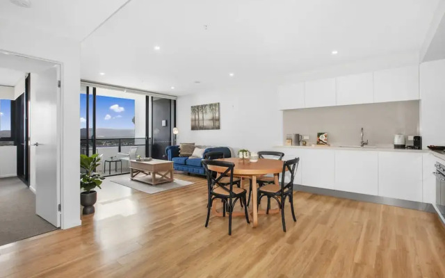 Surfers Paradise 1-bed With Stunning Views & Pool