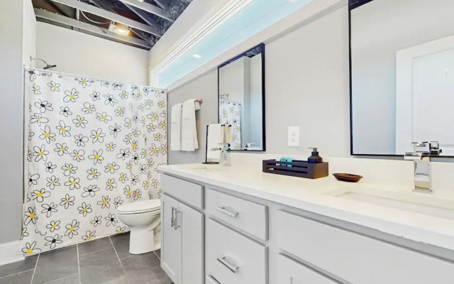 Walkable Gem! Dtwn Chattanooga Base w/ Balcony
