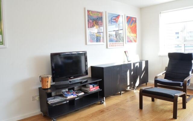 Апартаменты 2 Bedroom Apartment With Terrace in West Kensington комната для гостей