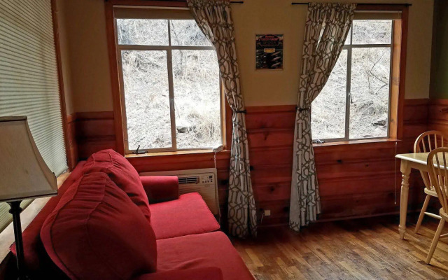 Stone Mountain Lodge and Cabins