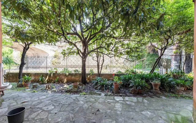 Spacious 2-bedroom flat near the beach