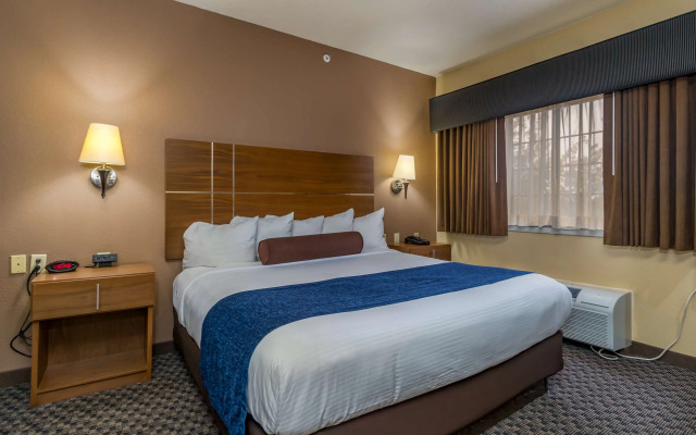 Best Western Plus Shamrock Inn & Suites
