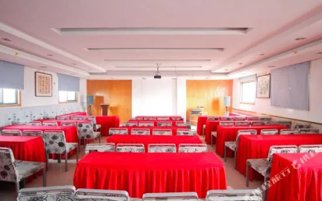 Fengcheng Hotel