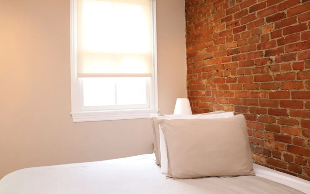 Maverick Suites at 402 Columbus Ave