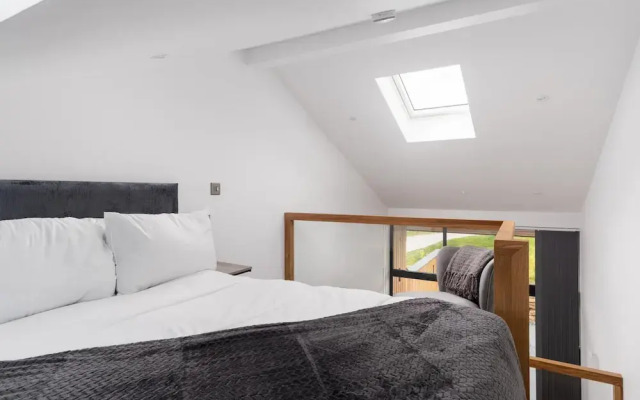 Mini Lodge in the Cornish Countryside