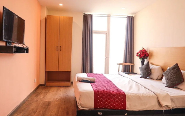 Noida Grand 121 by F9 Hotels