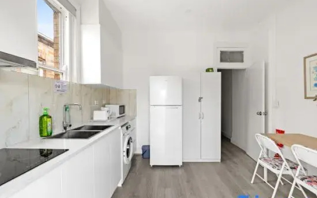 Private Room – Right by Campus & Main Street Amenities