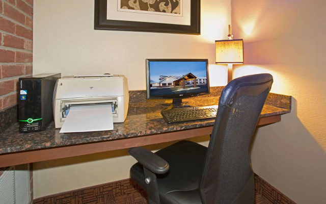 AmericInn by Wyndham New London