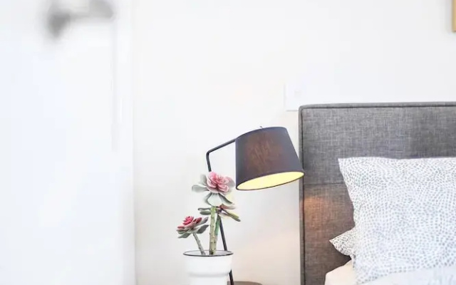 A Cozy & Modern 2BR Apartment, Fantastic Views