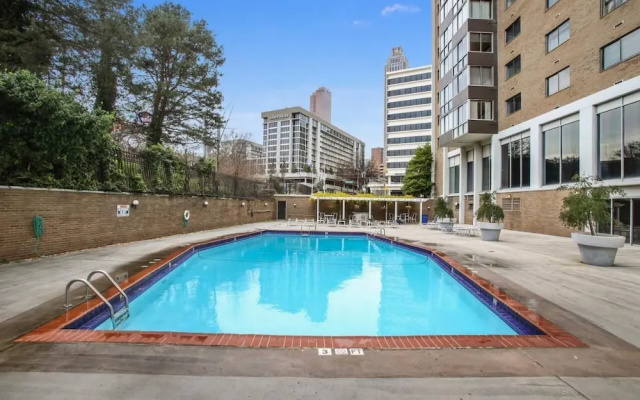 ATL Downtown 2B Condo with Free Parking