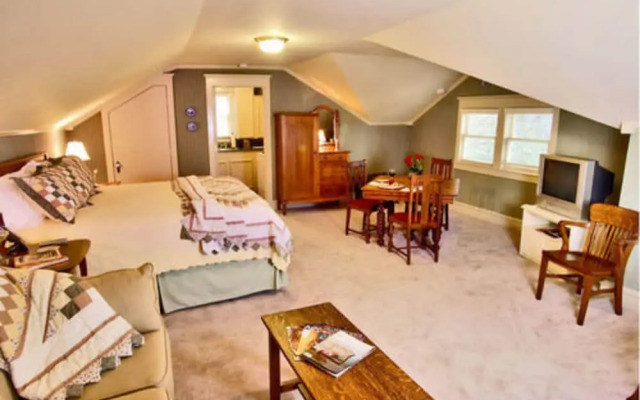 Corinthian Bed  Breakfast
