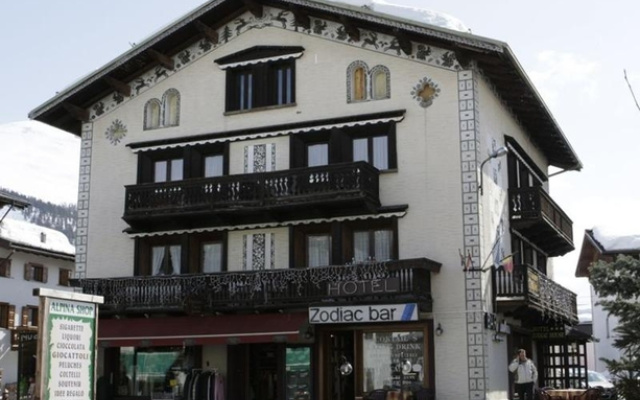 Garni Zodiac House