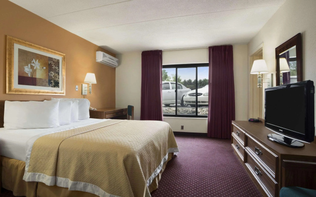 Ramada by Wyndham Pittsburgh/New Stanton
