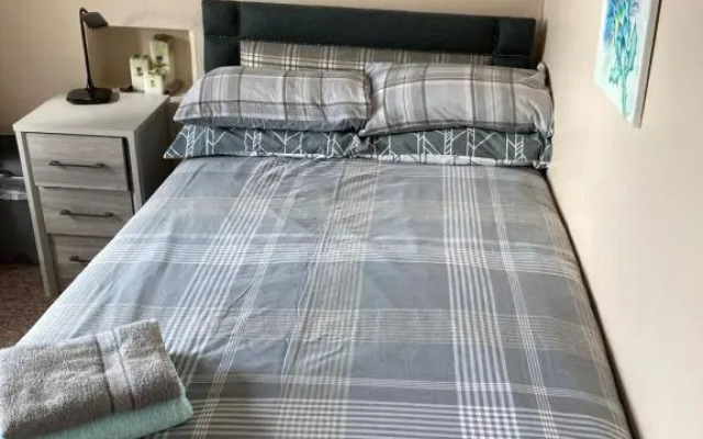 Thistle Room single with en-suite