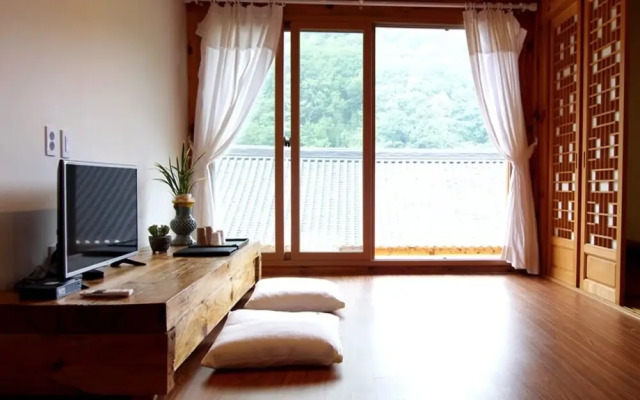 Pyeongchang Goryeogoong Hanok Hotel