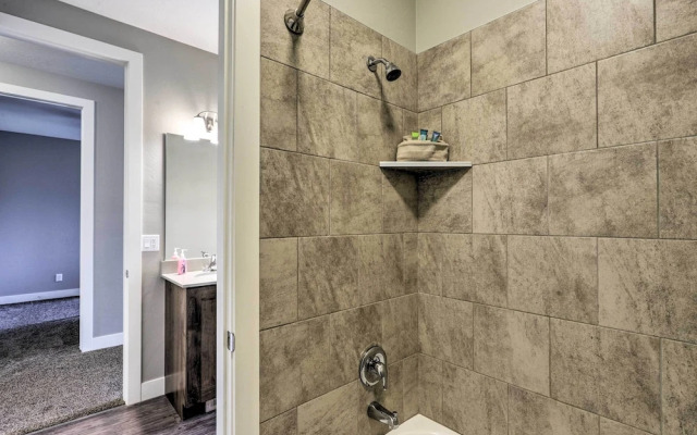 Luxury Downtown Moab Townhome w/ Pool Access!