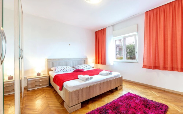 Stunning Apartment in Duce With Wifi and 1 Bedrooms