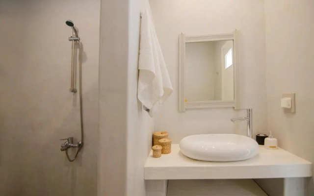 George & Irene Hotel