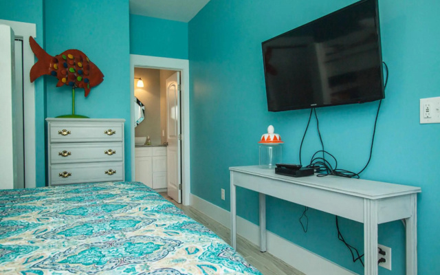 Conch Out by Oak Island Accommodations