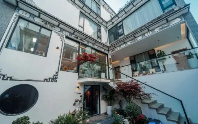 Yishanyihai Designer B&B (Dali Ancient Town)