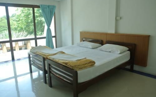 Baan Rim Nam Resort