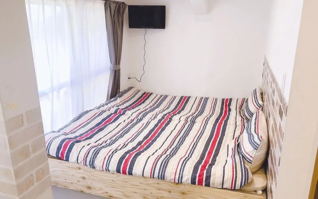 BOND - Hostel