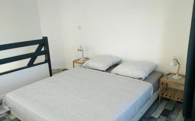 Petit Loft T2 bis mezzanine avec jardin et piscine