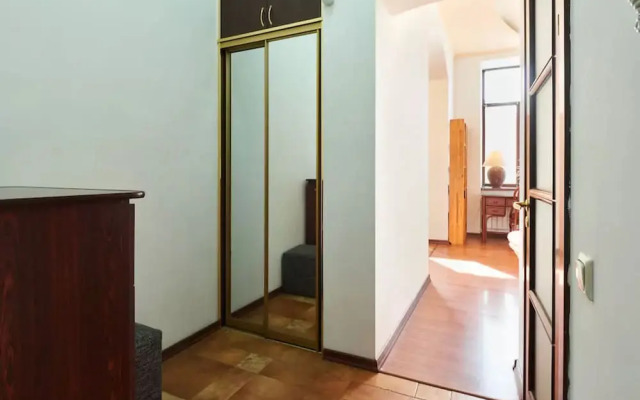 Апартаменты Home-Hotel, ул. Хорива, 15