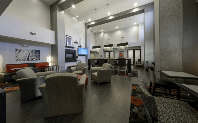 Hampton Inn & Suites DuPont