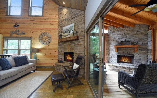 Chic On The Creek- Blue Ridge