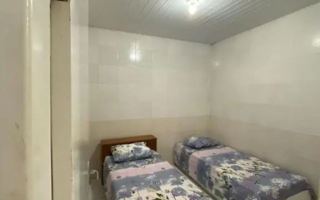 Casa em residencial, mobiliada para temporada.