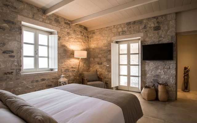 Bassa Maina Villas & Suites