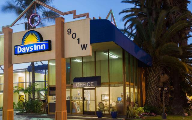 Отель Days Inn Airport Center LAX вид на фасад