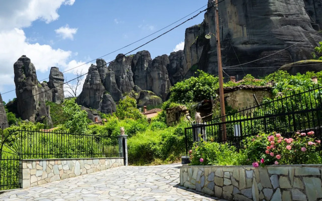 Fani's House Under Meteora