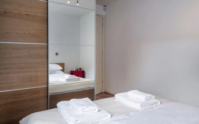 Panoramic Docklands Home
